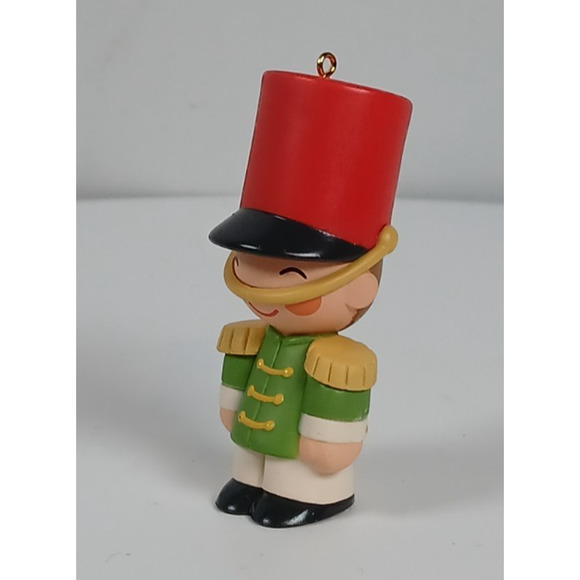 Hallmark Keepsake 2010 Miniature Ornament Smiling Soldier - Picture 6 of 8